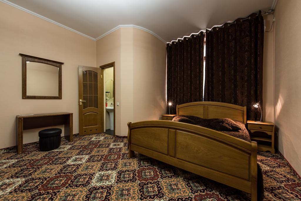 Premium Hotel Chernivtsi Bilik gambar