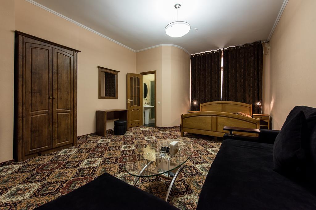 Premium Hotel Chernivtsi Bilik gambar