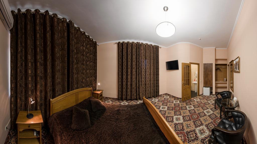 Premium Hotel Chernivtsi Bilik gambar