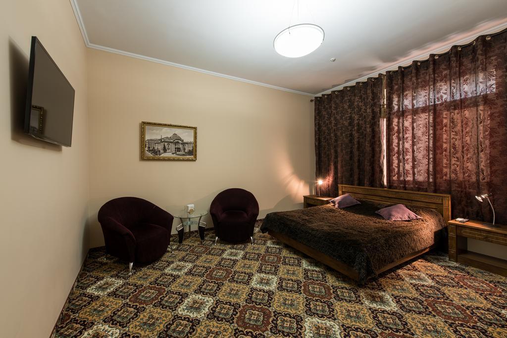 Premium Hotel Chernivtsi Bilik gambar