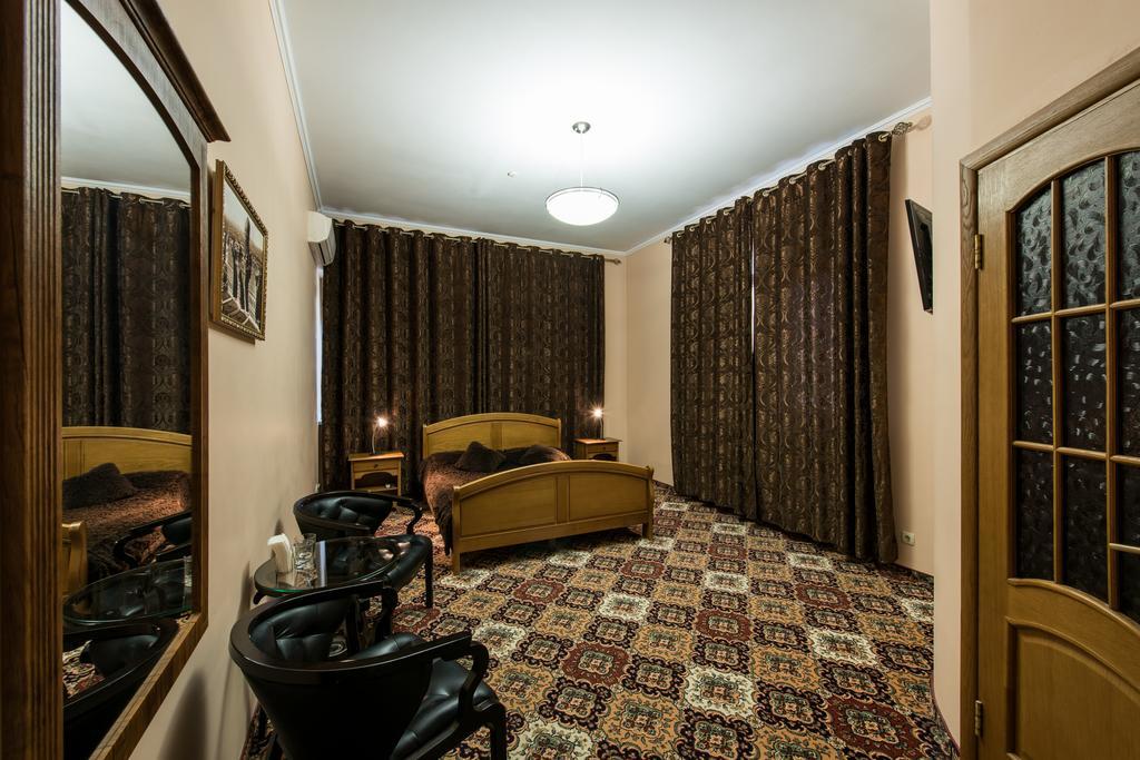 Premium Hotel Chernivtsi Bilik gambar