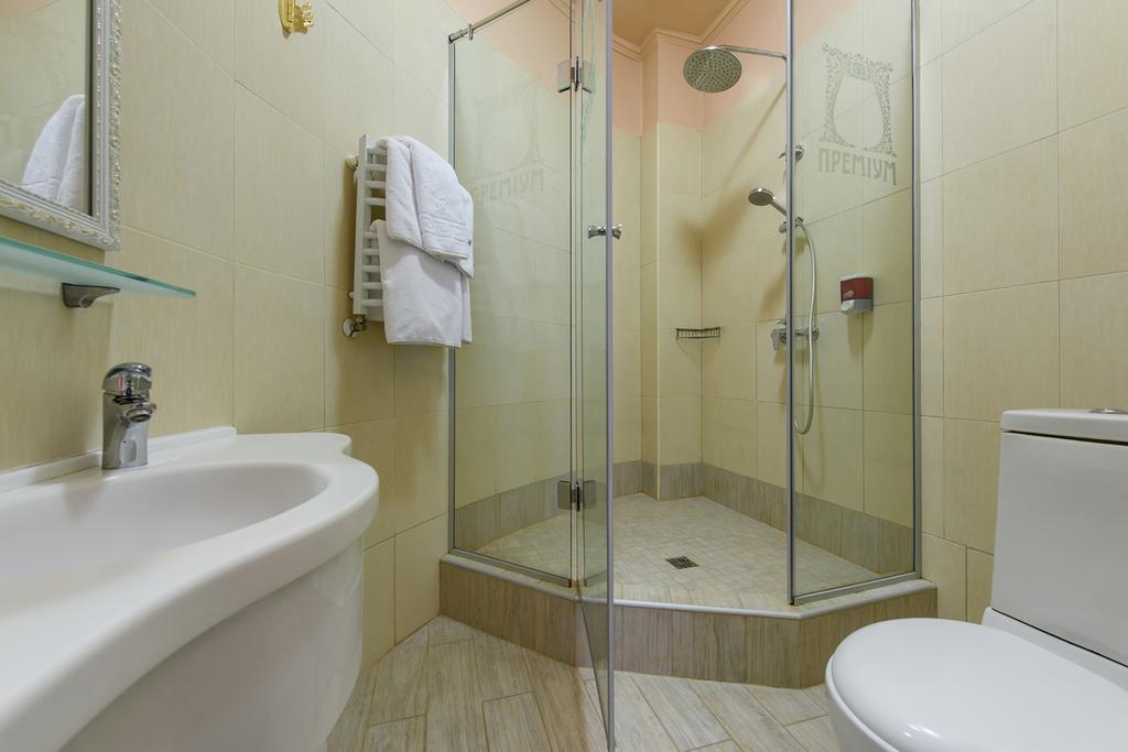 Premium Hotel Chernivtsi Bilik gambar