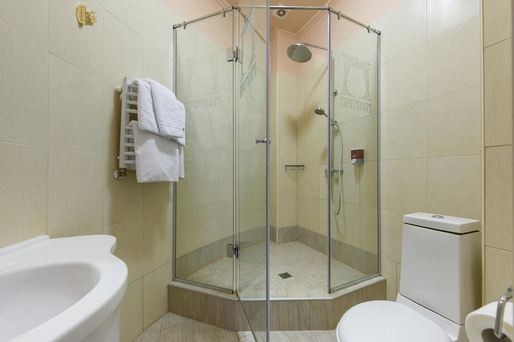 Premium Hotel Chernivtsi Bilik gambar